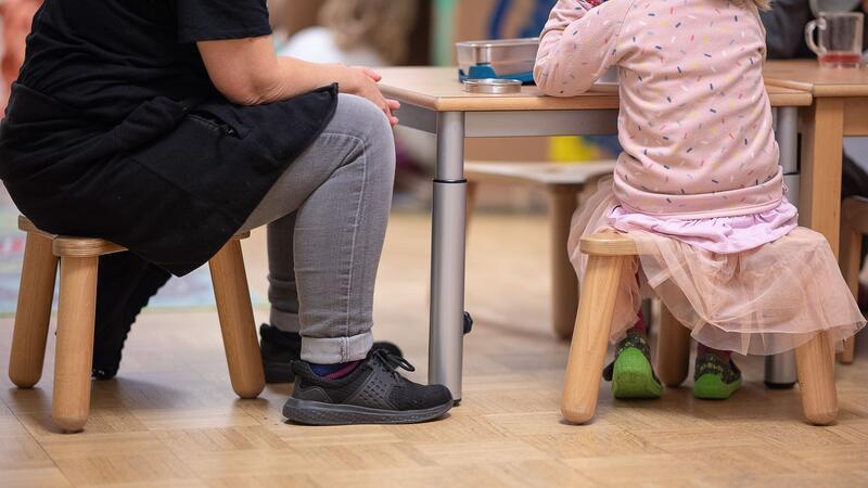 Jede fünfte Erzieherin wechselt den Beruf In vielen Kindergärten in Niedersachsen fehlen Fachkräfte. (Archivbild)