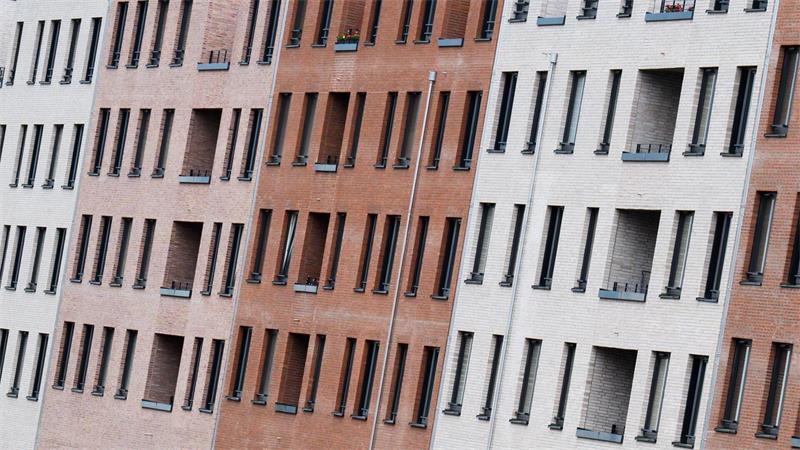 Immobilienpreise steigen - aber Rückgänge in Metropolen In vielen Regionen müssen Käufer für Eigentum tief in die Tasche greifen. (Archivbild)