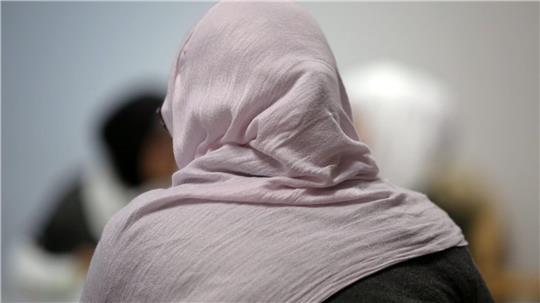 In vielen öffentlichen Ämtern in Niedersachsen sind Kopftücher erlaubt. (Symbolbild)