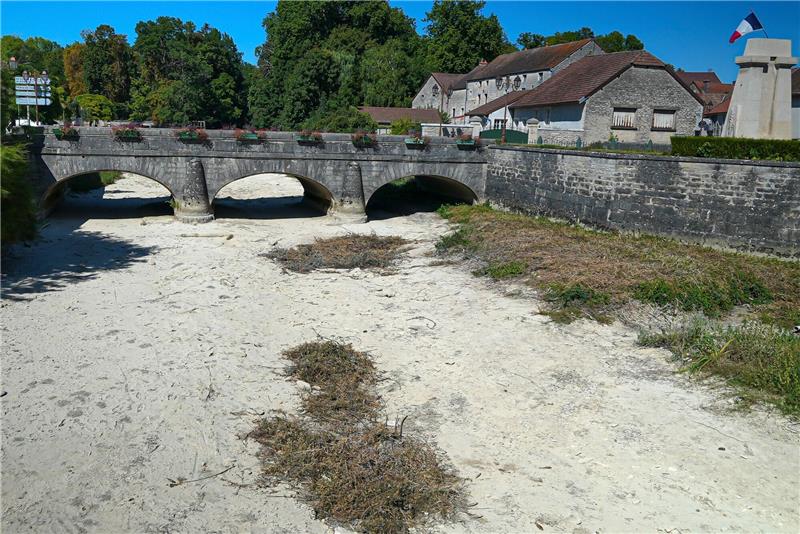 Dürreperiode in weiten Teilen Frankreichs befürchtet In weiten Teilen Frankreichs ist der Grundwasserpegel bedenklich niedrig.