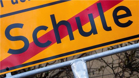 In zahlreichen Orten in Niedersachsen fällt wegen des Wetters die Schule aus. (Symbolbild)