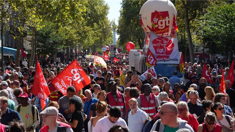 In zahlreichen Städten Frankreichs haben Menschen protestiert.