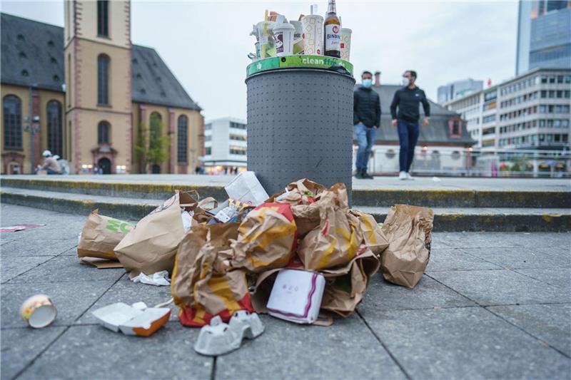 Städte nach Urteil zu Verpackungssteuer noch zögerlich In Tübingen wird seit Anfang 2022 für Einweggeschirr und Einwegverpackungen eine Gebühr fällig.