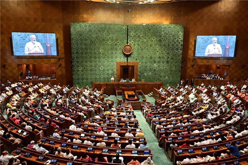 Indiens Premierminister Narendra Modi spricht im Parlament in Neu Delhi.