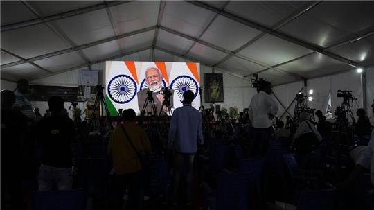 Indiens Premierminister Narendra Modi verfolgt die Aktivitäten der indischen Weltraumbehörde genau, wie hier bei der erfolgreichen Mondlandung Indiens. (Archivfoto)