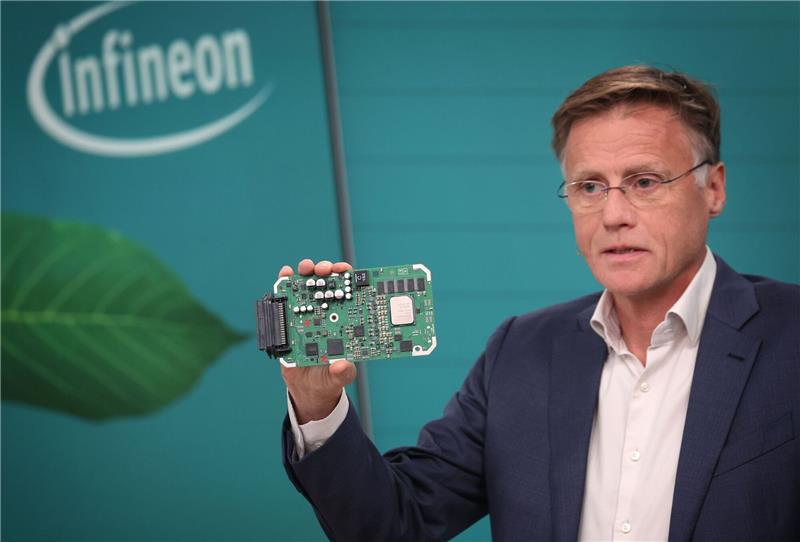 Infineon erwartet etwas langsameres Wachstum Infineon-Chef Jochen Hanebeck bei der Vorstellung der Geschäftszahlen in München.