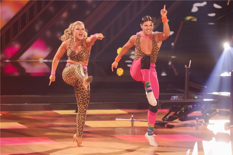 „Let's Dance”: Erneut 30 Punkte - zwei Tanzpaare raus Influencerin Sophia Thiel und Profitänzer Alexandru Ionel tanzen einen Jive.