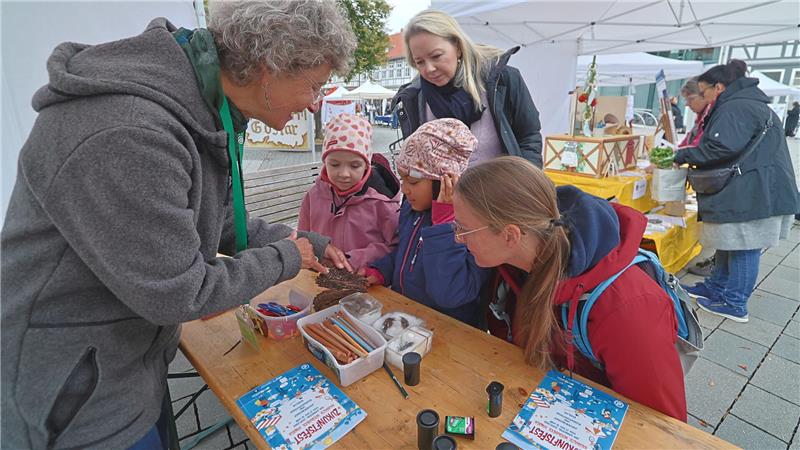 Informationen für Jung und ein bisschen Älter: Zielgruppe sind alle, die sich interessieren.