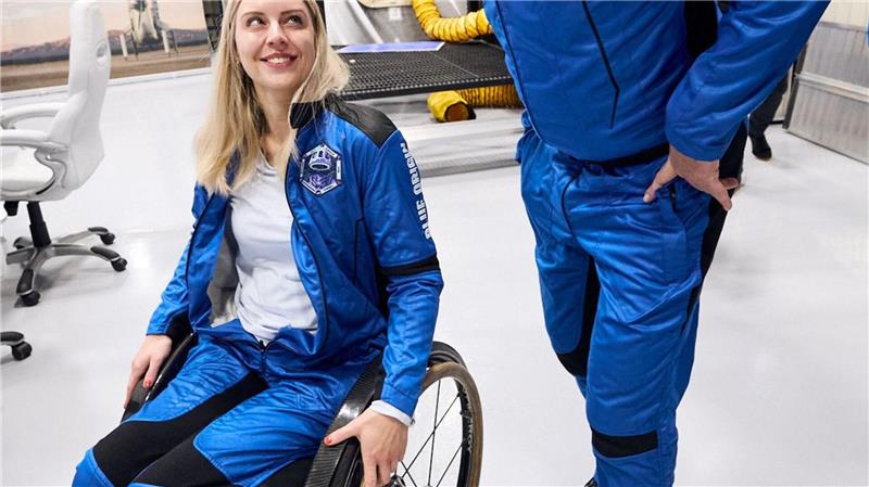 Ingenieurin Michaela Benthaus und der pensionierte Manager Hans Koenigsmann sind die beiden Deutschen an Bord der Blue-Origin-Rakete.