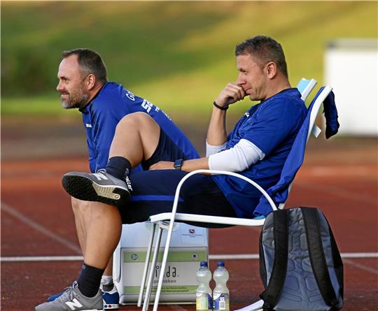 Ingo Vandreike (li.), der in der Vergangenheit immer wieder einmal den am Sonntag zurückgetretenen Björn Vorlop (re.) unterstützte, wird neuer Cheftrainer des Fußball-Bezirksligisten Goslarer SC 08. Foto: Epping