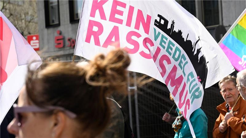 Initiativen gegen Rechtsextremismus und Rassismus sehen sich einer Analyse der Amadeu Antonio Stiftung systematisch unter Druck gesetzt. (Archivbild)