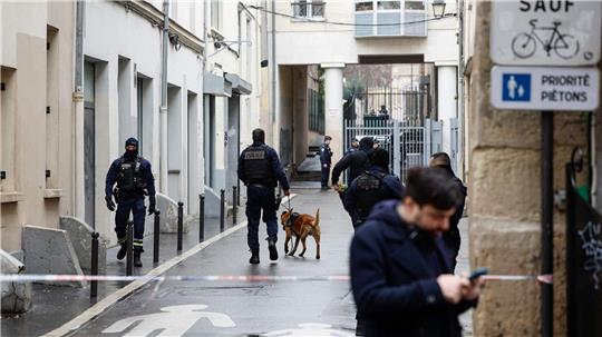 Inmitten politischer Spannungen meldet Frankreichs Linkspartei eine Bombendrohung gegen ihre Parteizentrale.