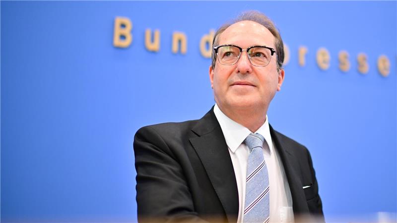 Innenminister: IP-Adressenspeicherung kommt bald Innenminister Alexander Dobrindt (CSU) kündigte an, dass die im Koalitionsvertrag mit der SPD vereinbarte dreimonatige Speicherung von IP-Adressen zügig umgesetzt wird.