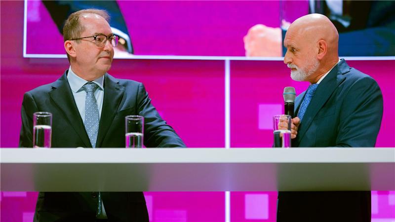 Innenminister Alexander Dobrindt (CSU) war beim dbb mit dessen Chef Volker Geyer im Gespräch. 