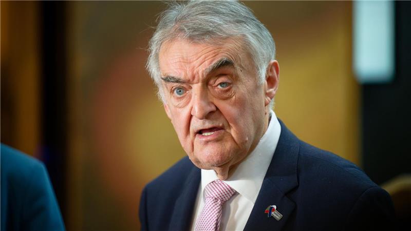 Innenminister Herbert Reul besichtigte den Tatort. (Archivbild)