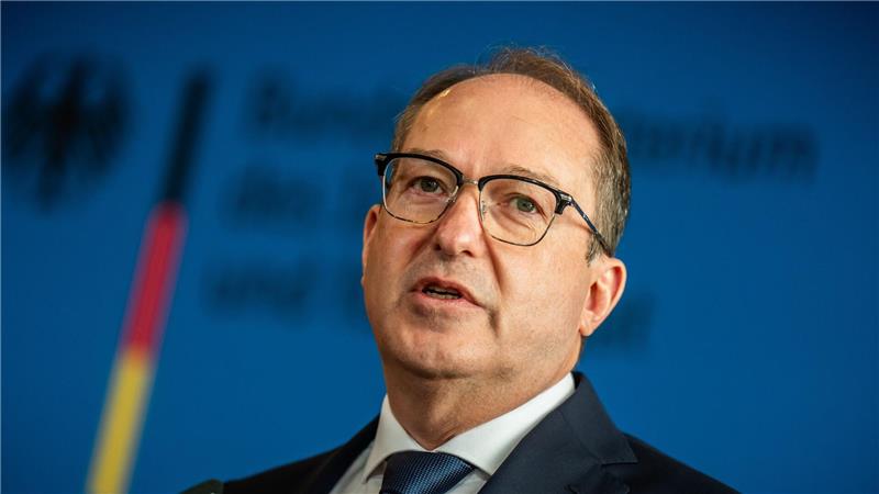 Was ist das „Königreich Deutschland“? Innenminister verbietet Reichsbürger-Gruppe.