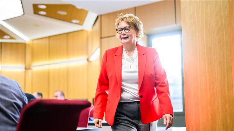 Innenministerin Behrens fordert einfachere Asylverfahren.