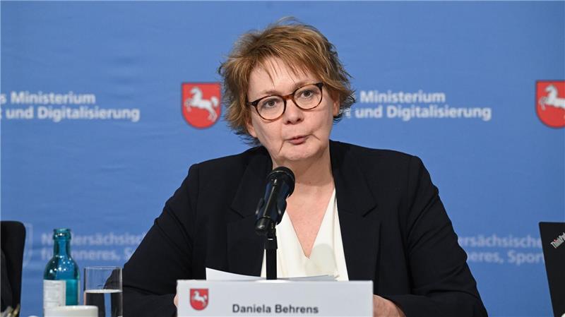 Innenministerin Behrens stellte die neue Einstufung der niedersächsischen AfD vor – im Ministerium rechnete man fest mit einer Klage der Partei. (Archivbild)