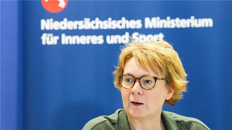 Niedersachsen zieht Bilanz zum Notfallmanagement Innenministerin Daniela Behrens will, dass Niedersachsen im Krisenfall nicht stolpert, sondern steht. (Archivbild)