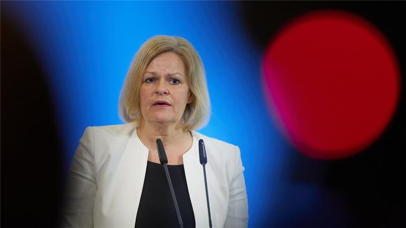 Öffentlicher Dienst: Gewerkschaften wollen acht Prozent mehr Innenministerin Nancy Faeser (SPD) nannte die Forderungen der Gewerkschaften sehr hoch.