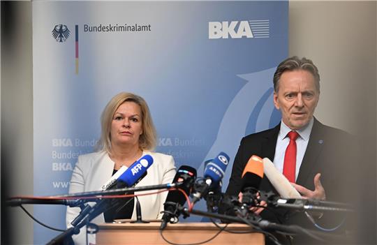 Innenministerin Nancy Faeser und BKA-Präsident Holger Münch geben ein Statement. Seit dem Hamas-Angriff wurden in Deutschland mehr als 3500 Straftaten registriert.