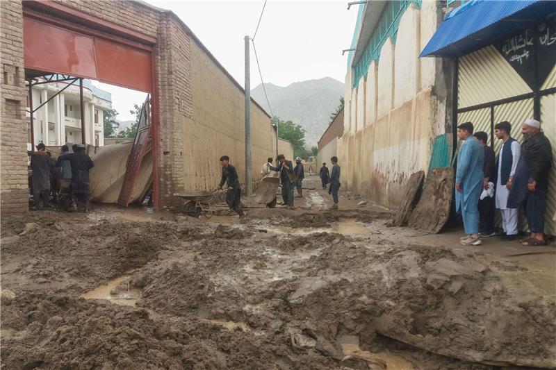 Extremwetter: Mindestens 40 Tote in Afghanistan und Pakistan Innerhalb der vergangenen 72 Stunden seien durch die Fluten in Afghanistan mehr als 30 Menschen ums Leben gekommen, bestätigte der Katastrophenschutz.