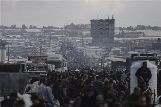 Innerhalb des Gazastreifens vertriebene Palästinenser in der Nähe der Grenze zwischen Gaza und Ägypten.