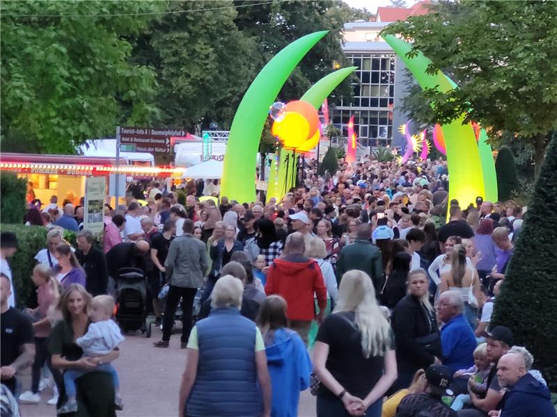Harzburger Salz- und Lichterfest lockt 30.000 Besucher Insbesondere die Kreuzung Bummelallee/Weiße Brücke beziehungsweise Stadtpark gilt beim Salz- und Lichterfest seit Jahren als Nadelöhr. Fotos: Exner