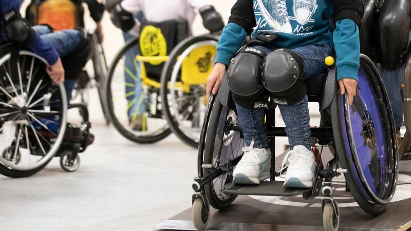 Junge Menschen mit Beeinträchtigung unzufriedener als andere Insbesondere gesellschaftliche Teilhabe ist in verschiedensten Lebensbereichen für junge Menschen mit Beeinträchtigung deutlich schwieriger. (Symbolbild)