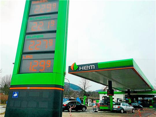 Insbesondere seit Ende März sind die Spritpreise rasant gestiegen, so wie hier an einer Tankstelle in Goslar. Foto: GZ-Archiv