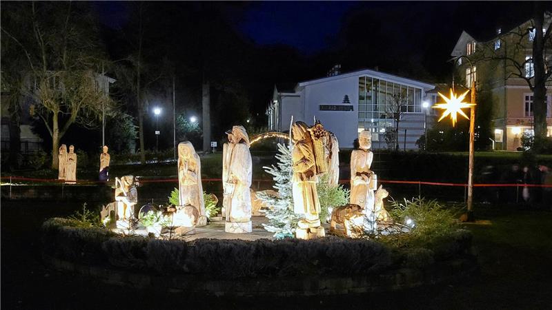 Ohne Menschen wie Peter Kopp (76) gäbe es keine Harzburger Krippe Im Dunkeln und bei Schnee erzeugt die Weihnachtskrippe eine zauberhafte Atmosphäre.