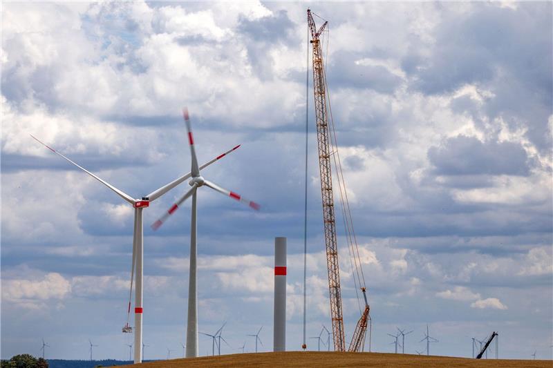 Deutlich mehr neue Windräder - es klafft aber eine Lücke Insgesamt gab es damit in Deutschland nach Branchenangaben zum Jahresende 28.677 Windräder mit einer Leistung von zusammen rund 61 Gigawatt.