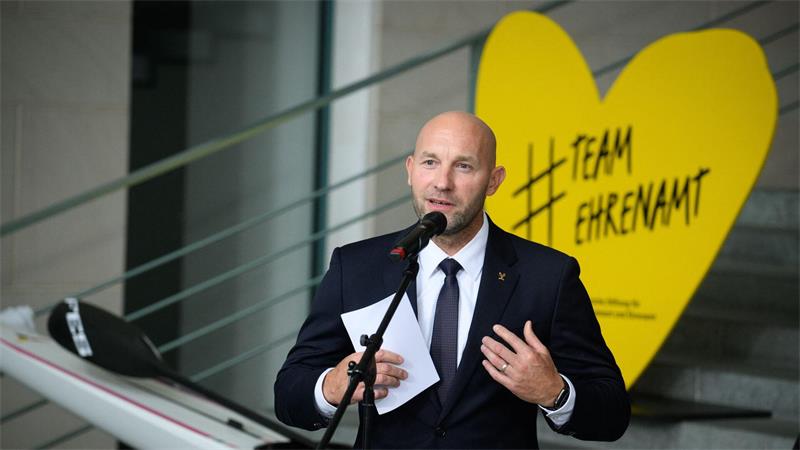 Vom Wasser in die Politik: Rauhe neuer Sport-Staatsminister Insgesamt gewann Rauhe 31 Medaillen bei Olympischen Spielen, Welt- und Europameisterschaften. Jetzt erwarten ihn neue Aufgaben.