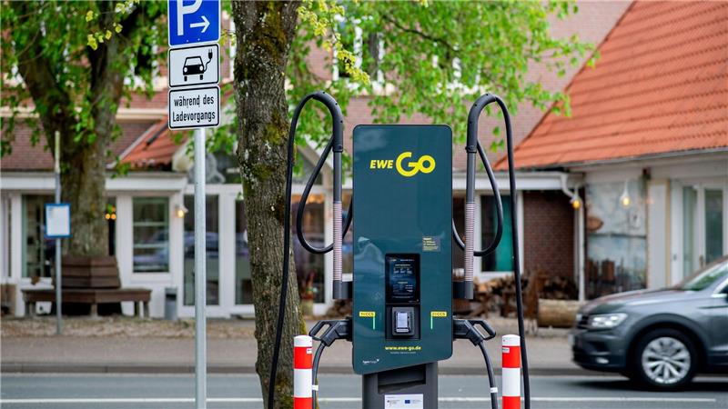 Insgesamt gibt es in Niedersachsen knapp 20.000 öffentliche Ladesäulen. (Archivbild)