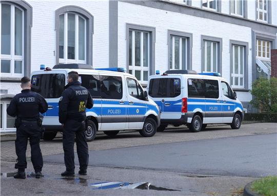Insgesamt waren bei dem Einsatz mehr als 1000 Beamte der Bundespolizei und der Staatsanwaltschaft beteiligt.