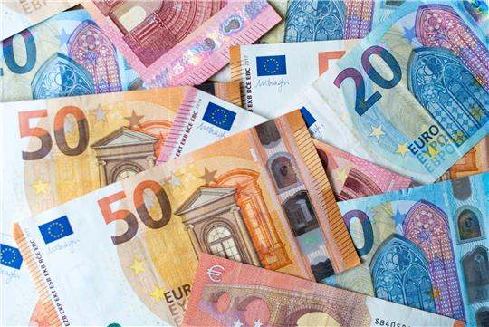Insgesamt wurden laut Ministerium rund 13,6 Milliarden Euro an Corona-Soforthilfen ausgezahlt.