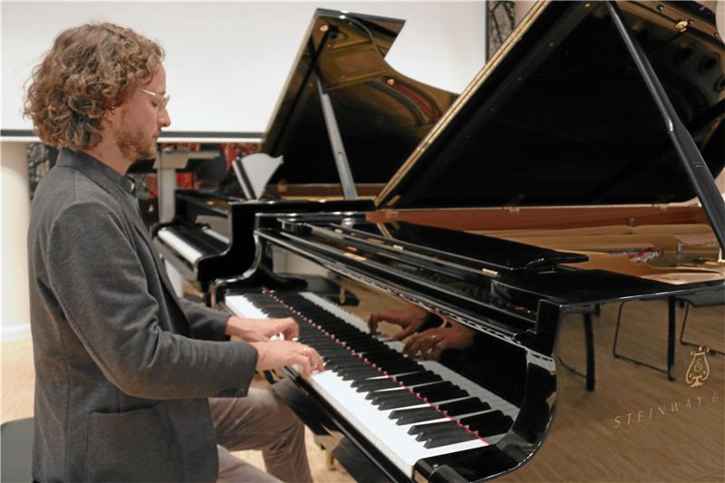 Inspiration statt Kritik: Martin Helmchen war vor 20 Jahren selbst Teilnehmer der Konzertarbeitswochen.  Foto: Hartmann