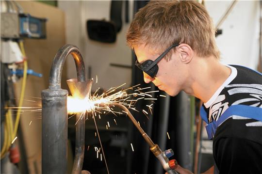 Installateurarbeiten: Nachwuchs ist zurzeit schwer zu bekommen.  Foto: Bundesagentur für Arbeit