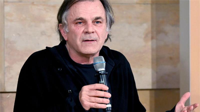Salzburg 2025: Endzeitstimmung und Konflikt Intendant Hinterhäuser hält trotz der Vertragsauflösung mit der Theaterchefin an ihrem Programm fest. (Bild: Archiv)