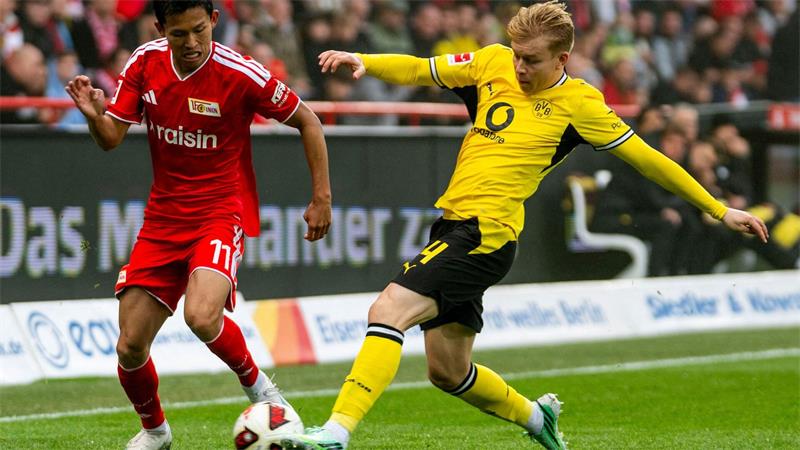 Sorge um Karetsas: Dortmund spielt bei Union nur 0:0 Intensive Zweikämpfe dominierten die erste Halbzeit zwischen Union Berlin und Borussia Dortmund.