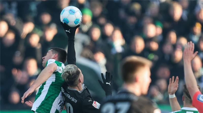 Doppelpack von Mees sichert Münster zweiten Heimsieg Intensiver Fight in Münster.