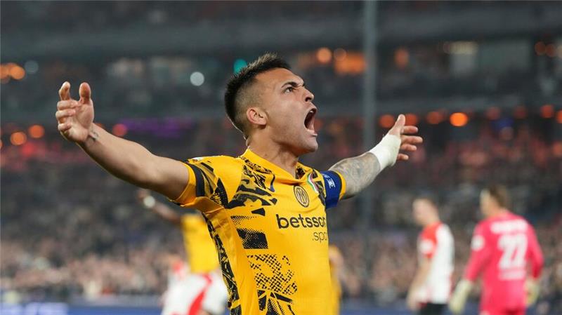 FC Barcelona und Flick siegen in Unterzahl Inter-Kapitän und Torschütze Lautaro Martinez hatte mit seinen Teamkollegen in Rotterdam Grund zum Jubeln.