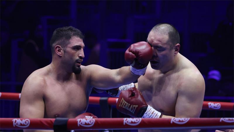 Plötzlich Weltmeister: Kabayel schreibt Box-Geschichte Interimstitel als Belohnung: Kabayel vs. Zhang.