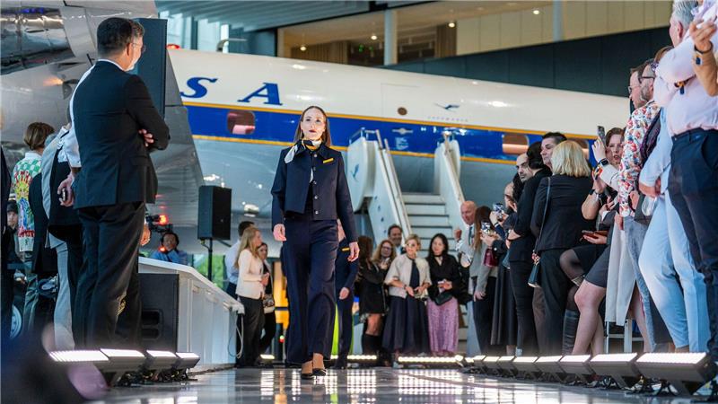 Interne Modenschau der Lufthansa.