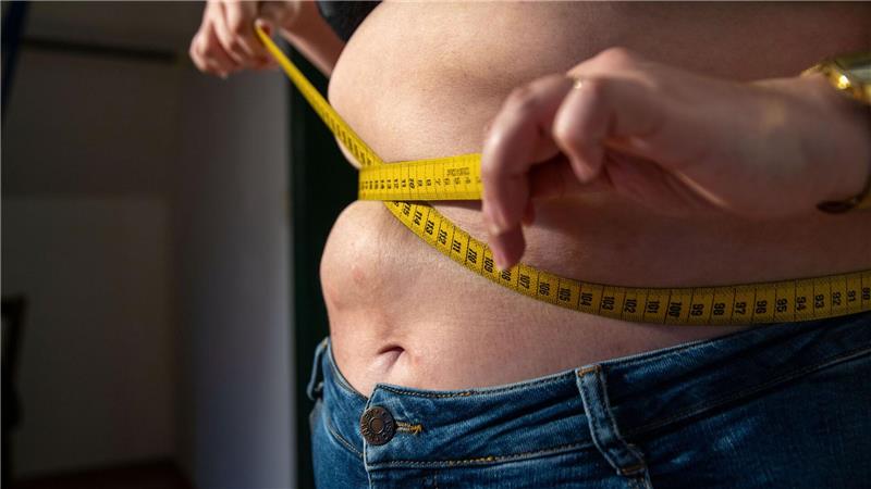 Intervallfasten ist einer neuen Übersichtsarbeit zufolge womöglich weniger effektiv als vielfach angenommen.