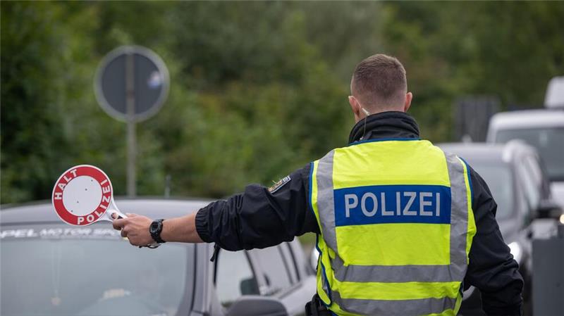 Inzwischen gibt es stationäre Kontrollen an allen deutschen Landgrenzen. 