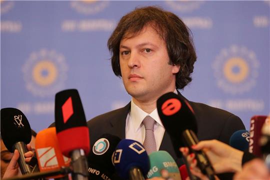 Irakli Kobachidse war bislang Vorsitzender der Regierungspartei Georgischer Traum. Seine Nominierung als Regierungschef geht auf den Oligarchen Bidsina Iwanischwili zurück.