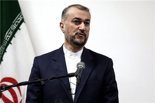 Irans Außenminister Hossein Amirabdollahian bezeichnete die Angriffe als feige und zugleich lächerlich.
