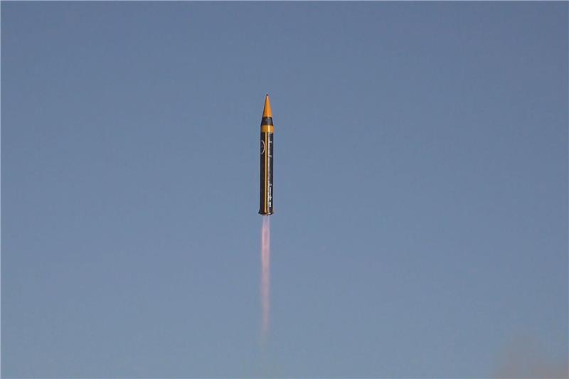 Irans Streitkräfte haben eine neue Mittelstreckenrakete vorgestellt.