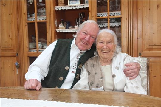 Irene und Karl Scholtysek haben vor 70 Jahren in Berlin geheiratet und feiern das seltene Fest der Gnadenhochzeit im engsten Familienkreis.  Foto: Eggers